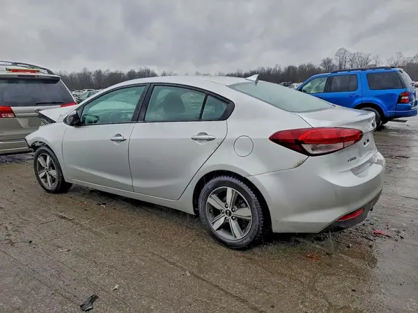 3KPFL4A77JE168912 2018 KIA FORTE - Image 2