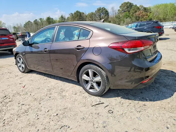3KPFL4A77JE170465 2018 KIA FORTE - Image 2