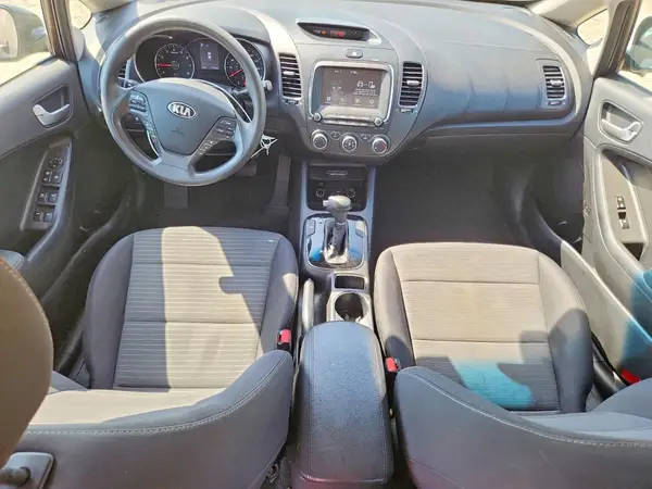 3KPFL4A77JE170465 2018 KIA FORTE - Image 8