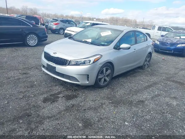 3KPFL4A77JE170563 2018 KIA FORTE - Image 2