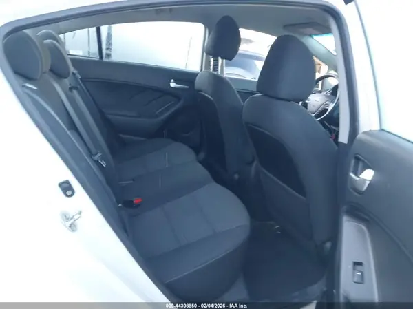 3KPFL4A77JE170921 2018 KIA FORTE - Image 8