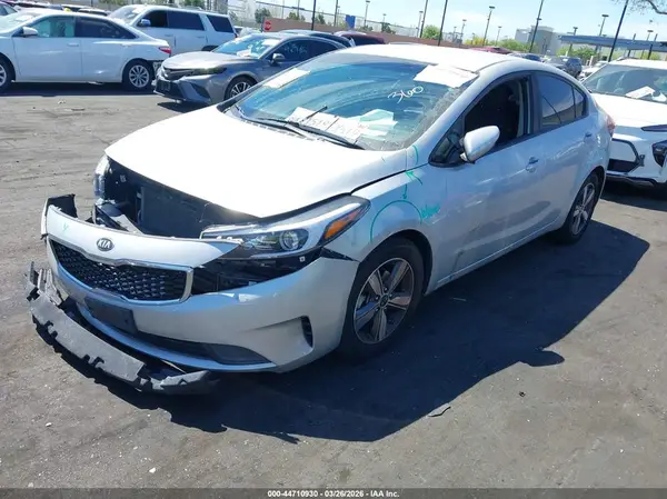 3KPFL4A77JE171079 2018 KIA FORTE - Image 2