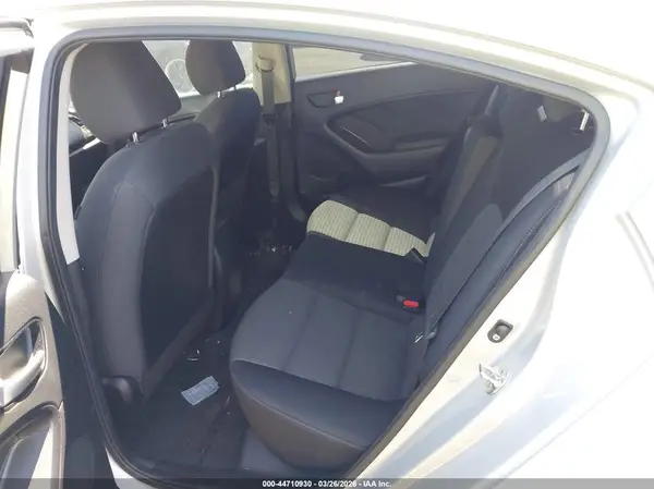 3KPFL4A77JE171079 2018 KIA FORTE - Image 8