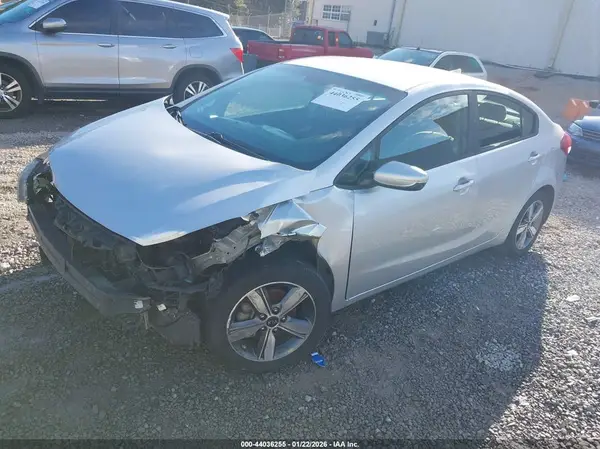 3KPFL4A77JE172524 2018 KIA FORTE - Image 2