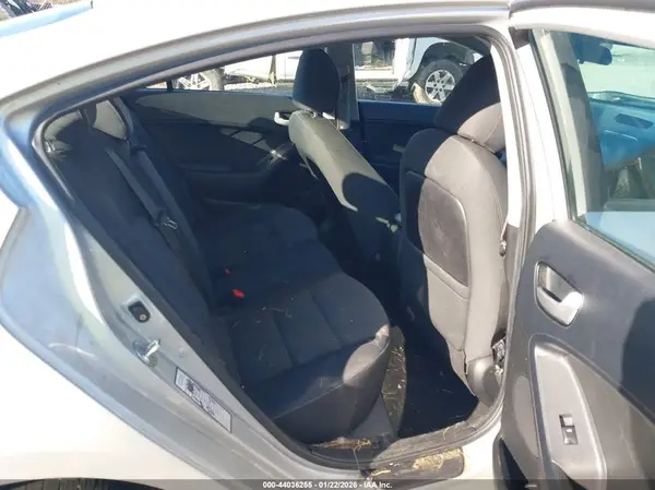 3KPFL4A77JE172524 2018 KIA FORTE - Image 8