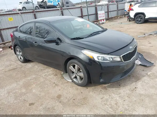 3KPFL4A77JE172605 2018 KIA FORTE - Image 1