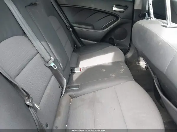 3KPFL4A77JE172605 2018 KIA FORTE - Image 8