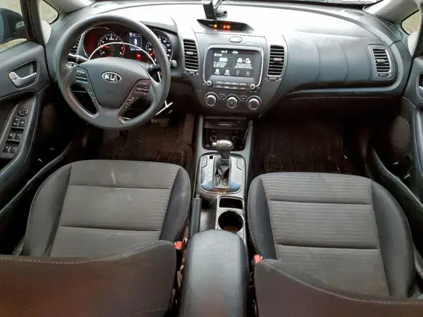3KPFL4A77JE172636 2018 KIA FORTE - Image 8