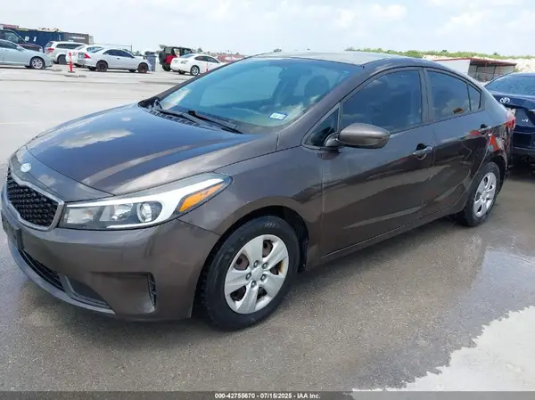 3KPFL4A77JE175309 2018 KIA FORTE - Image 2