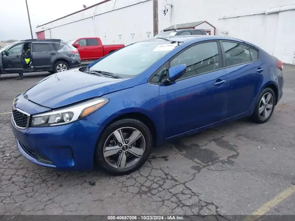 3KPFL4A77JE175603 2018 KIA FORTE - Image 2