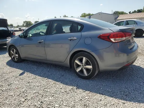 3KPFL4A77JE176976 2018 KIA FORTE - Image 2