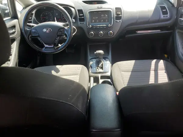 3KPFL4A77JE176976 2018 KIA FORTE - Image 8