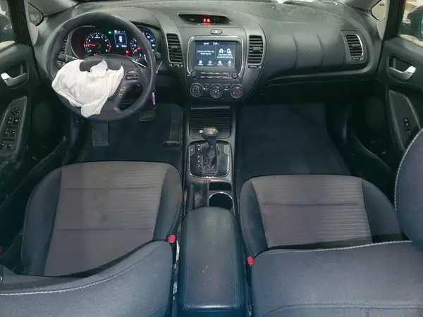 3KPFL4A77JE178520 2018 KIA FORTE - Image 8