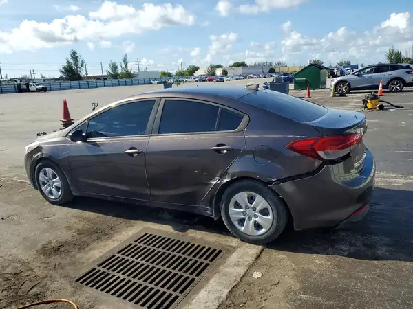 3KPFL4A77JE182700 2018 KIA FORTE - Image 2