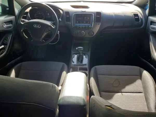 3KPFL4A77JE182700 2018 KIA FORTE - Image 8