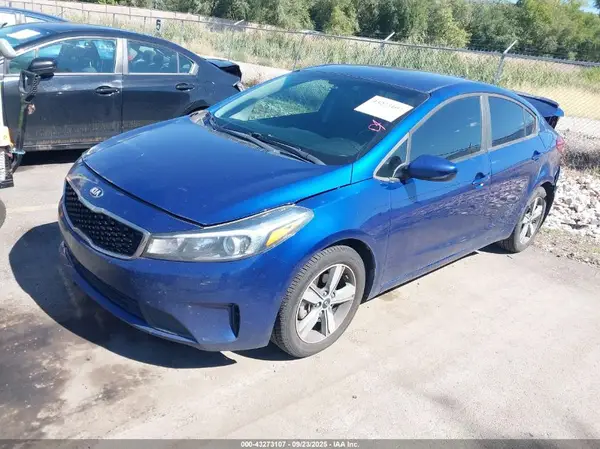 3KPFL4A77JE186505 2018 KIA FORTE - Image 2