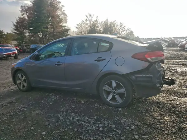 3KPFL4A77JE188657 2018 KIA FORTE - Image 2