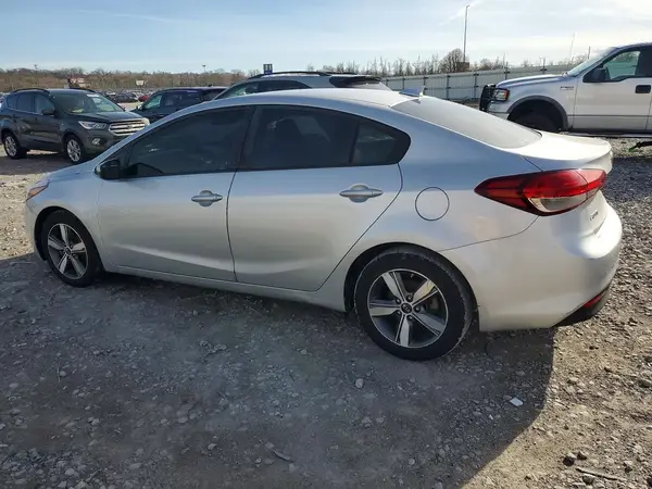 3KPFL4A77JE190716 2018 KIA FORTE - Image 2