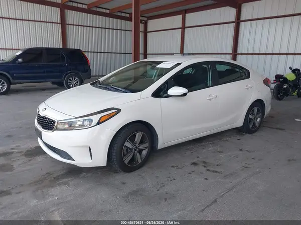 3KPFL4A77JE194118 2018 KIA FORTE - Image 2