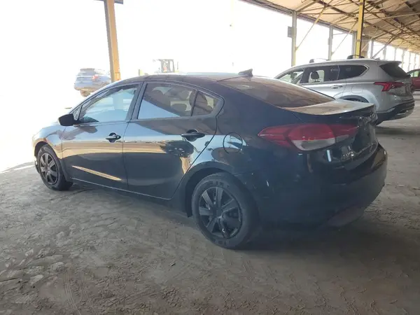 3KPFL4A77JE195396 2018 KIA FORTE - Image 2