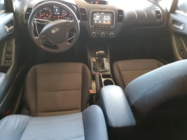 3KPFL4A77JE195396 2018 KIA FORTE - Image 8