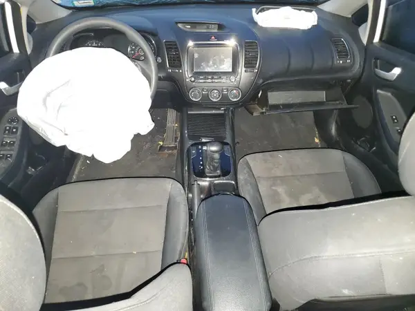 3KPFL4A77JE195771 2018 KIA FORTE - Image 8