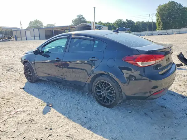 3KPFL4A77JE195804 2018 KIA FORTE - Image 2