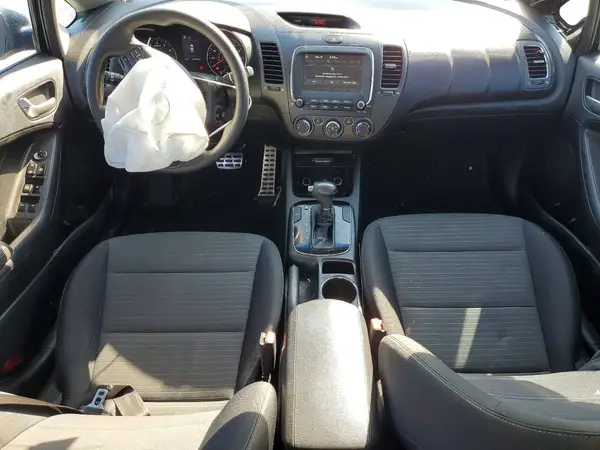 3KPFL4A77JE195804 2018 KIA FORTE - Image 8