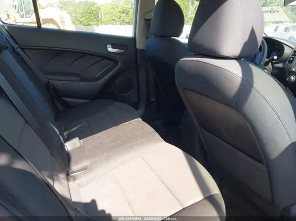 3KPFL4A77JE196015 2018 KIA FORTE - Image 8