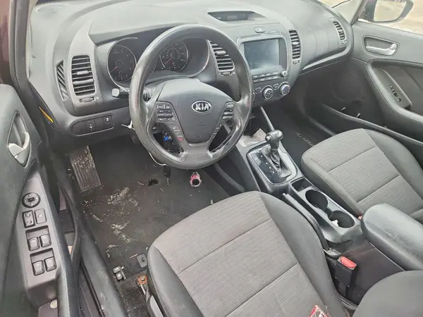 3KPFL4A77JE196533 2018 KIA FORTE - Image 8