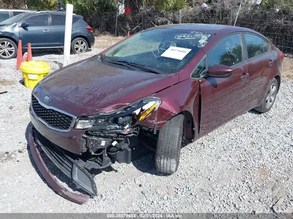 3KPFL4A77JE196564 2018 KIA FORTE - Image 2