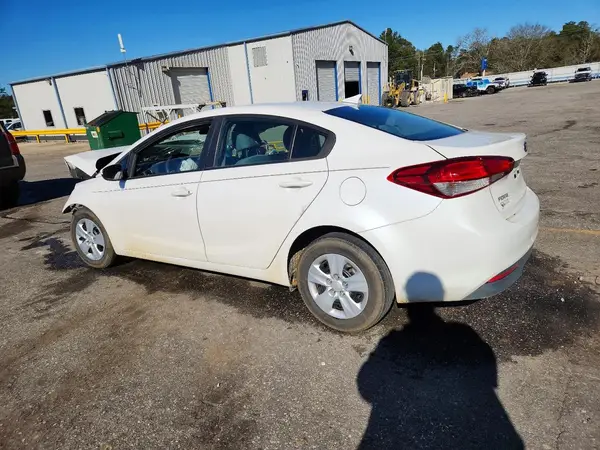 3KPFL4A77JE196905 2018 KIA FORTE - Image 2