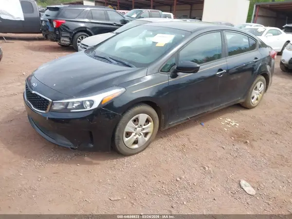 3KPFL4A77JE196998 2018 KIA FORTE - Image 2