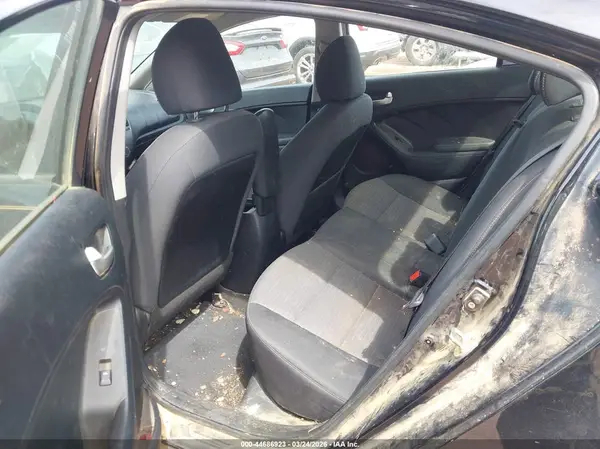 3KPFL4A77JE196998 2018 KIA FORTE - Image 8