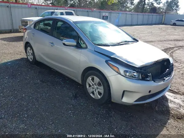 3KPFL4A77JE197004 2018 KIA FORTE - Image 1