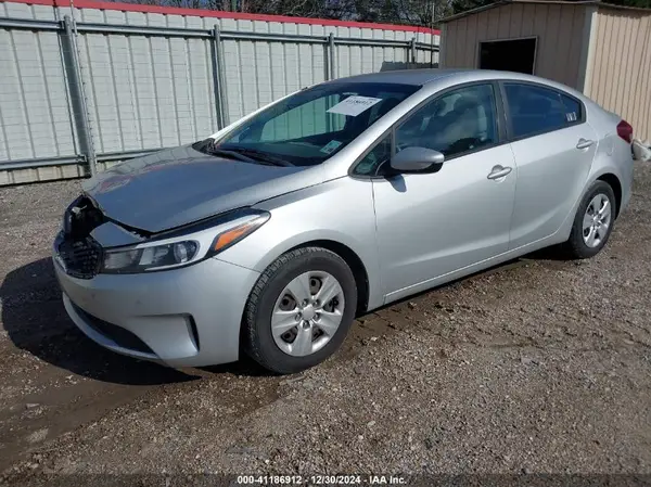 3KPFL4A77JE197004 2018 KIA FORTE - Image 2