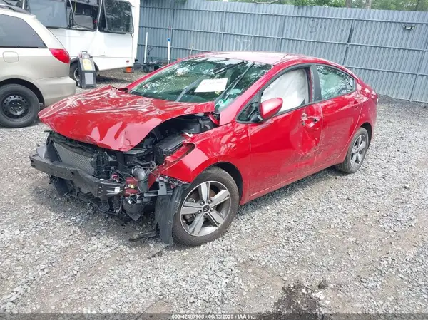 3KPFL4A77JE197777 2018 KIA FORTE - Image 2