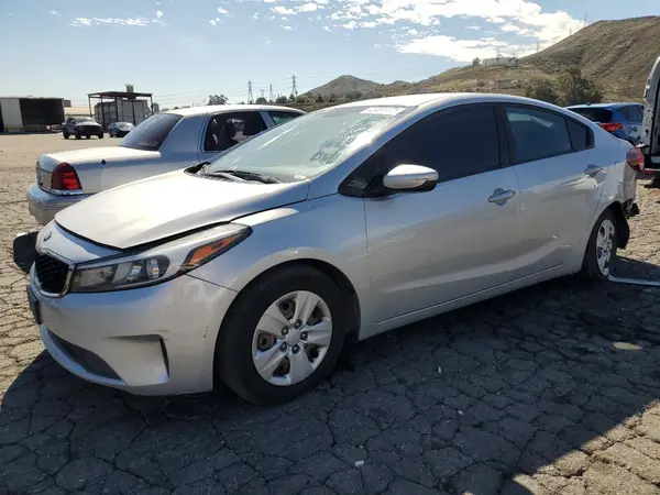 3KPFL4A77JE198427 2018 KIA FORTE - Image 1
