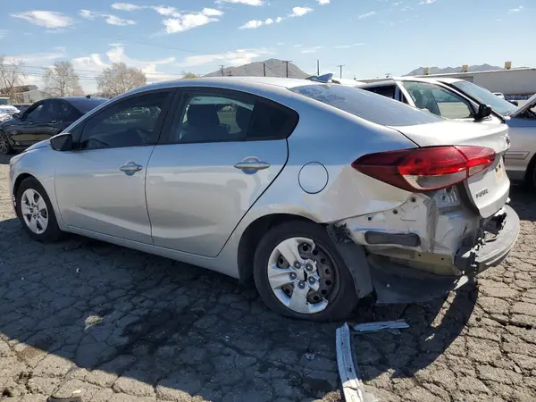 3KPFL4A77JE198427 2018 KIA FORTE - Image 2