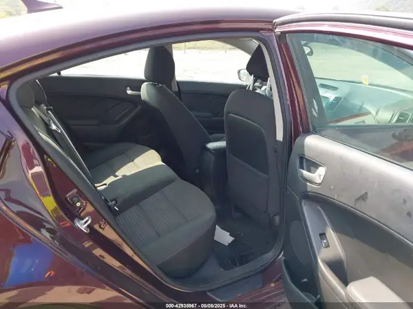 3KPFL4A77JE199741 2018 KIA FORTE - Image 8