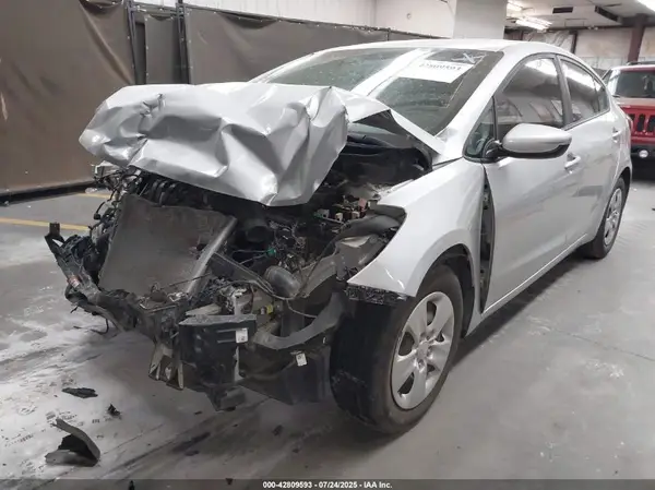 3KPFL4A77JE205358 2018 KIA FORTE - Image 2