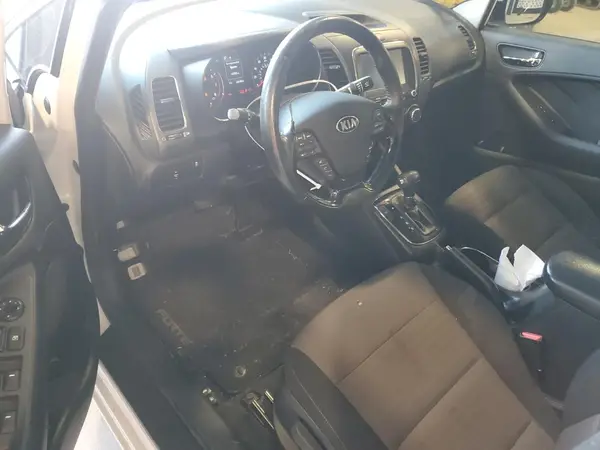 3KPFL4A77JE206316 2018 KIA FORTE - Image 8