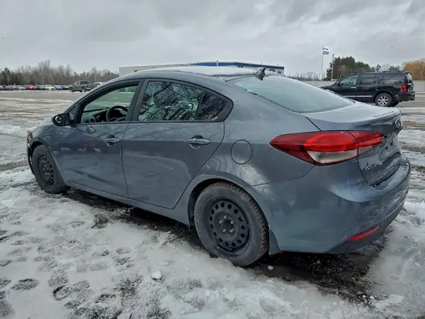 3KPFL4A77JE207207 2018 KIA FORTE - Image 2