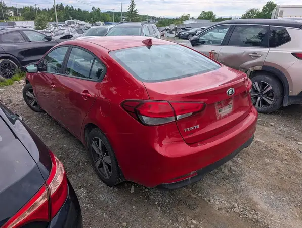 3KPFL4A77JE207367 2018 KIA FORTE - Image 2