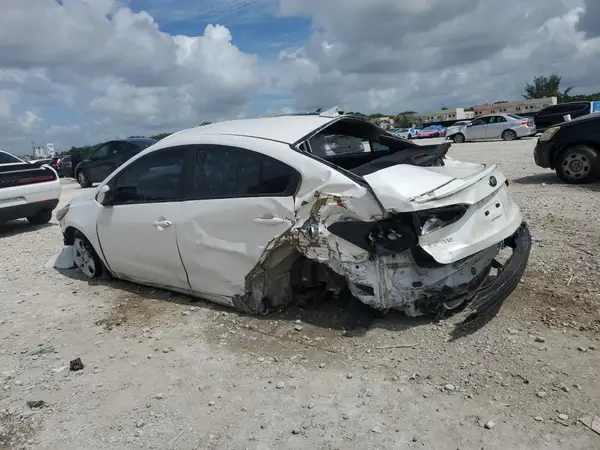 3KPFL4A77JE209488 2018 KIA FORTE - Image 2