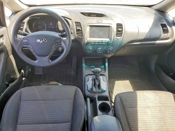 3KPFL4A77JE209684 2018 KIA FORTE - Image 8