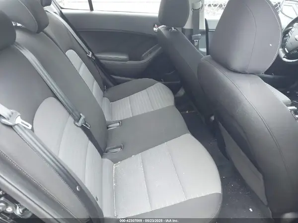 3KPFL4A77JE212603 2018 KIA FORTE - Image 8