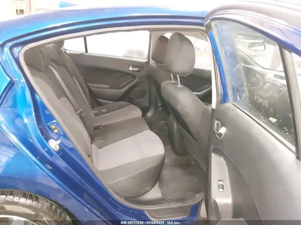 3KPFL4A77JE213895 2018 KIA FORTE - Image 8