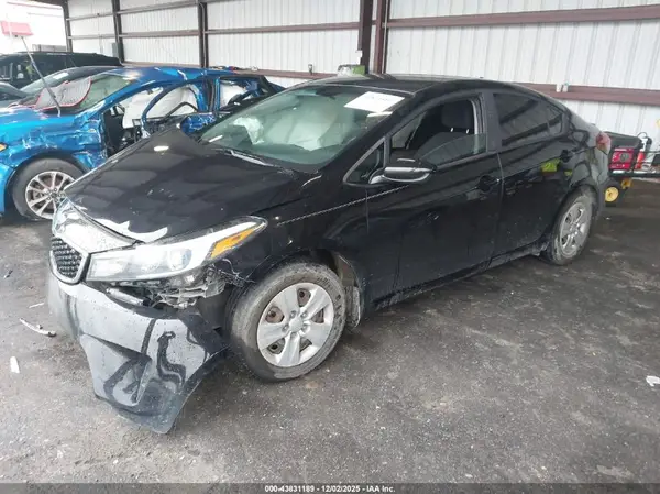 3KPFL4A77JE214366 2018 KIA FORTE - Image 2