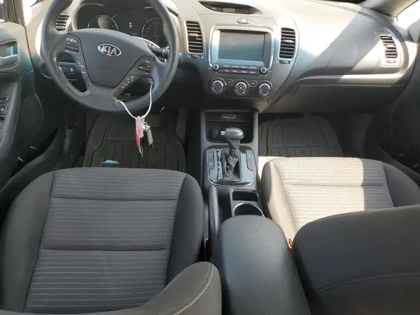 3KPFL4A77JE215694 2018 KIA FORTE - Image 8